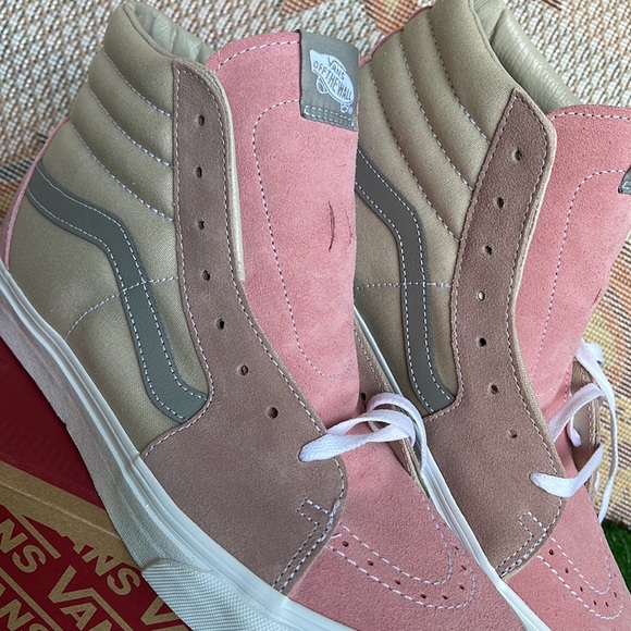 Vans WMNS Sk8-Hi
Color Block Pink/Multi
VN0A7Q5NBIY
Sneakers - Picture 9 of 16